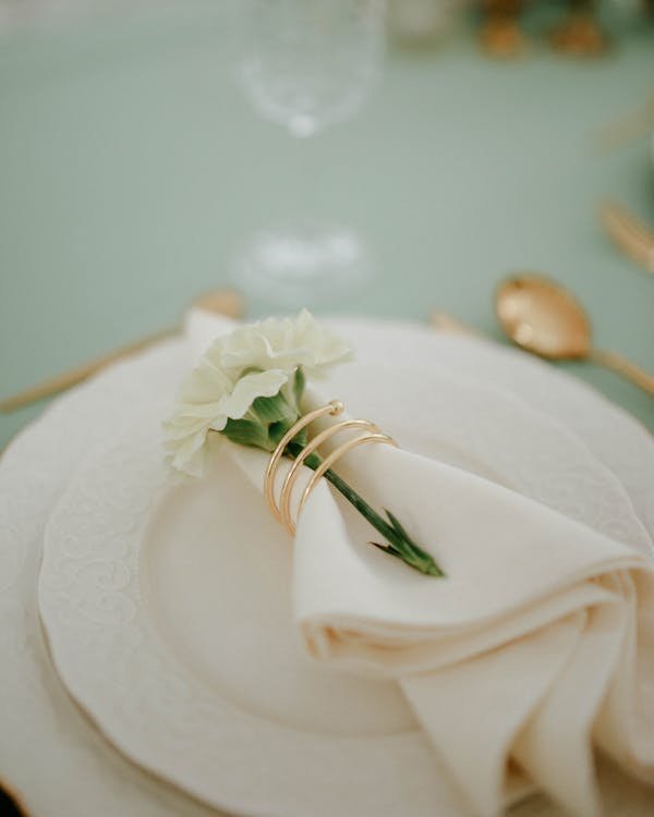 Découvrez les porte-serviettes de table pour une déco chic